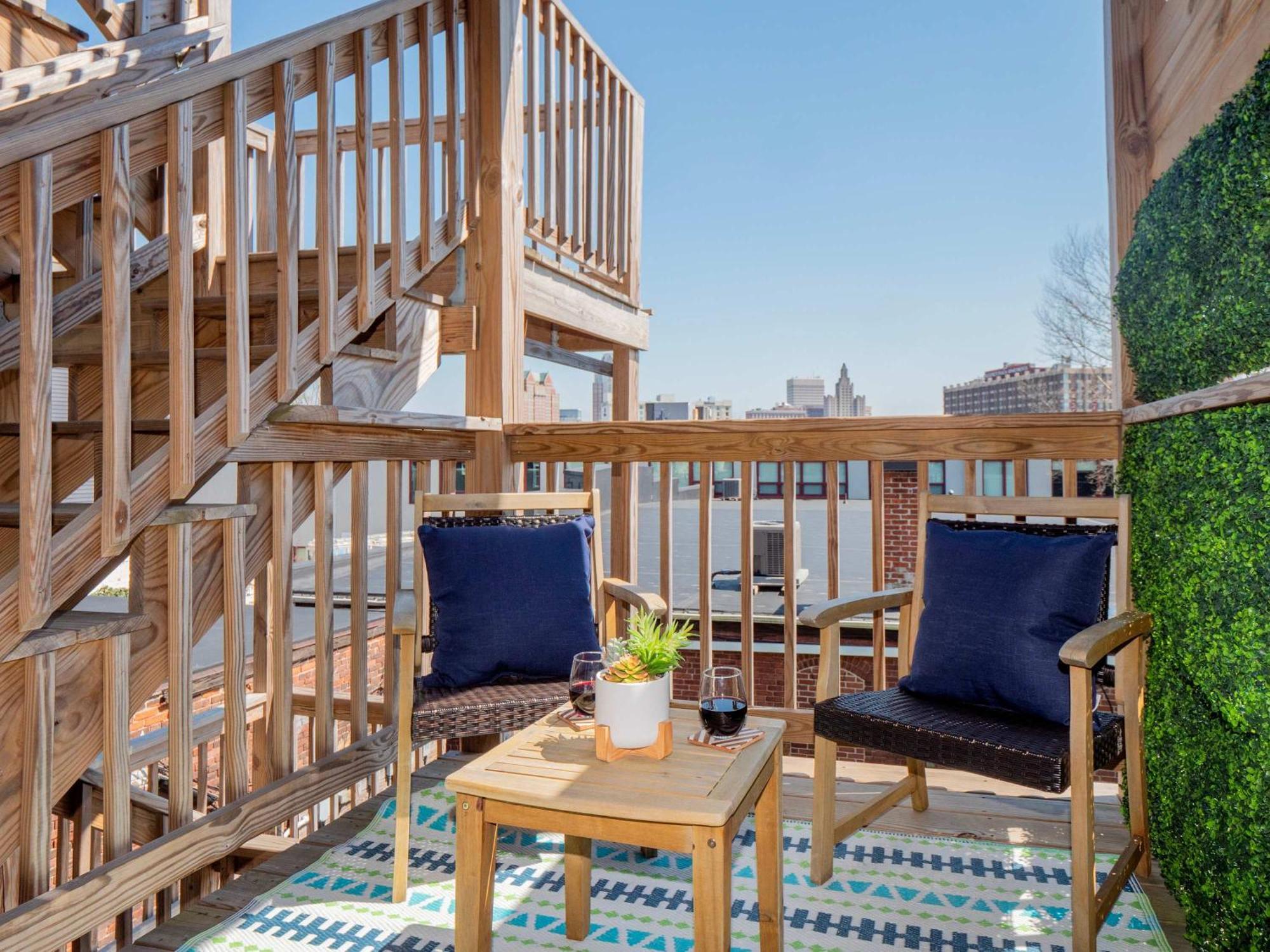 Jennifer's Amazing View Private With Relaxing Deck *